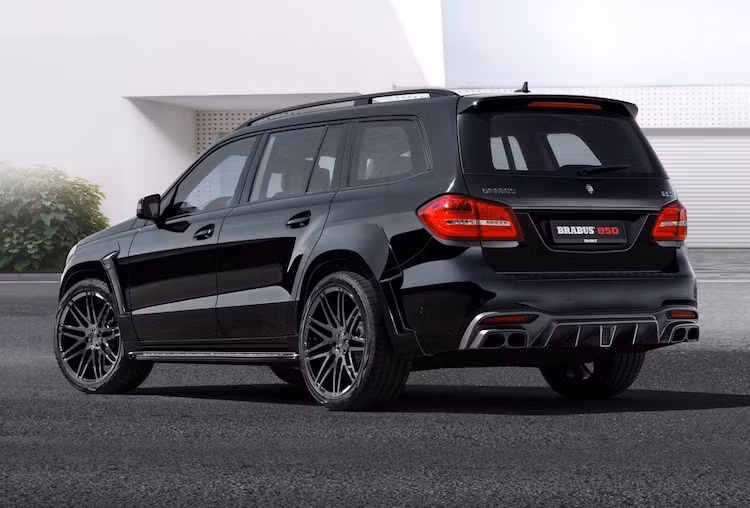 Như thường lệ, Brabus bắt đầu việc độ xe bằng cách trang bị một gói bodykit thể thao hơn. Trong đó cản trước của xe được thiết kế lại dữ dằn với các khe hút gió lớn giông "miệng cá ngão". Chiếc GLS vốn đã có kích thước mâm lớn, nhưng bản độ 850 của Brabus còn lớn hơn nữa với mâm lên tới 23 inch. Brabus đã tích hợp các cánh khuếch tán khí động học lớn bằng sợi carbon nằm ở bên dưới cản sau.