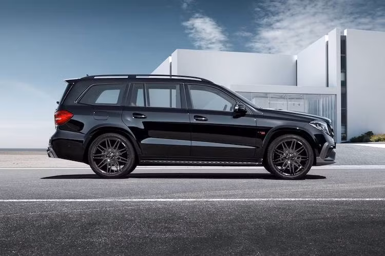 Với sức mạnh "khủng khiếp" này, chiếc SUV cỡ lớn vẫn có thể tăng tốc từ 0-100 km/h chỉ trong 4,2 giây và đạt tốc độ tối đa giới hạn điện tử 300 km/h - không thua kém nhiều mẫu siêu xe và xe thể thao đích thực nào.