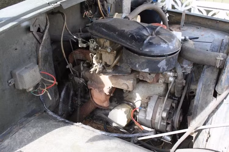 Uaz 469 được trang bị động cơ 2,45 lít 4 xi-lanh thẳng hàng, công suất 75 mã lực và mô-men xoắn cực đại 166,7 Nm.