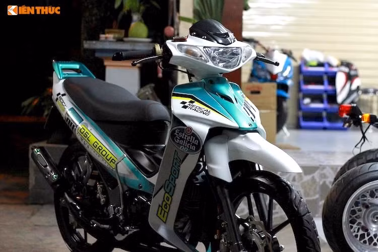 Du nhập vào Việt Nam từ cách đây hơn 15 năm, nhưng tới nay mẫu xe 2 kỳ Yamaha Z125 vẫn hấp dẫn dân chơi bởi kiểu dáng đẹp mắt và khối động cơ mạnh mẽ. Những bản độ đẹp mắt từ Z125 vẫn liên tục được dân chơi xe Việt cho "ra lò" với số lượng và chất lượng không thua kém các "đàn em" Exciter sau này.