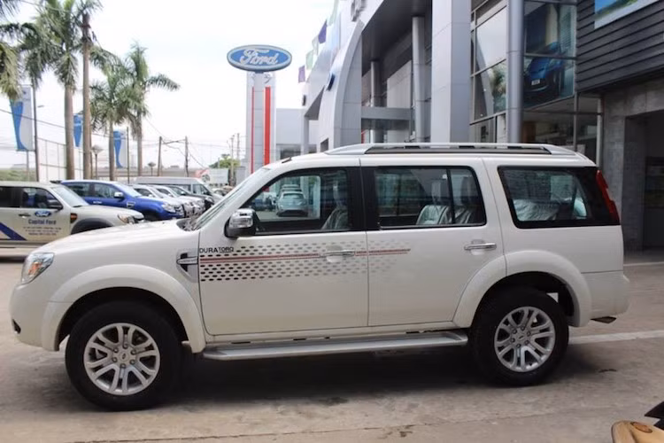 Trên xe các xe Ford Everest dính lỗi, khả năng pad giữ cáp chuyển số của hộp số tự động có thể có phần mối hàn không cần thiết và có thể không đạt thông số kỹ thuật. Trong quá trình sử dụng, có khả năng phần vỏ cáp chuyển số chạm vào mối hàn này và có thể làm cho lực tác động lên cần chuyển số lớn hoặc không chọn được vị trí số.