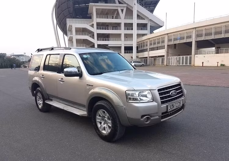 Đợt triệu hồi đầu tiên được công bố vào cuối tháng 10/2016, ảnh hưởng tới 2 dòng xe Everest và Focus. Chương trình sửa chữa được thực hiện từ ngày 31/10/2016 và dự kiến kết thúc vào ngày 1/9/2019 với thời gian khoảng 2h/xe. Trong đó, 521 chiếc Ford Everest sản xuất từ 27/5/2008 đến 29/10/2008, cùng 1 chiếc Everest nhập khẩu 3.0L năm 2007 sẽ được triệu hồi để kiểm tra, thay thế pad giữ cáp chuyển số của hộp số tự động.