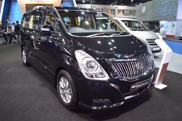 Tại Việt Nam, mẫu xe van Hyundai Starex xuất hiện khá nhiều, thường được các công ty hay tổ chức sử dụng để chở hàng hoặc chở người số lượng lớn. Tuy nhiên ở các thị trường khác, chiếc xe còn có phiên bản cao cấp với tên gọi Hyundai Grand Starex, được thiết kế nhằm tới đối thủ Kia Grand Carnival (hay Kia Sedona tại Việt Nam).