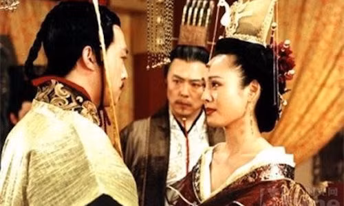 Bi an than the Tan Thuy Hoang: La con cua La Bat Vi