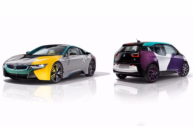 Trước cặp đôi xe điện BMW i3 và i8 mới nhất, Garage Italia Customs đã từng hợp tác với BMW để tạo ra một chiếc i8 nghệ thuật mang tên Futurism vào năm 2016. 2 chiếc xe điện của BMW đã được "biến hóa" thành những bức tranh trừu tượng ở cả nội thất và ngoại thất bởi nhà thiết kế Lapo Elkann - em trai ruột của Chủ tịch hãng xe Fiat John Elkann.