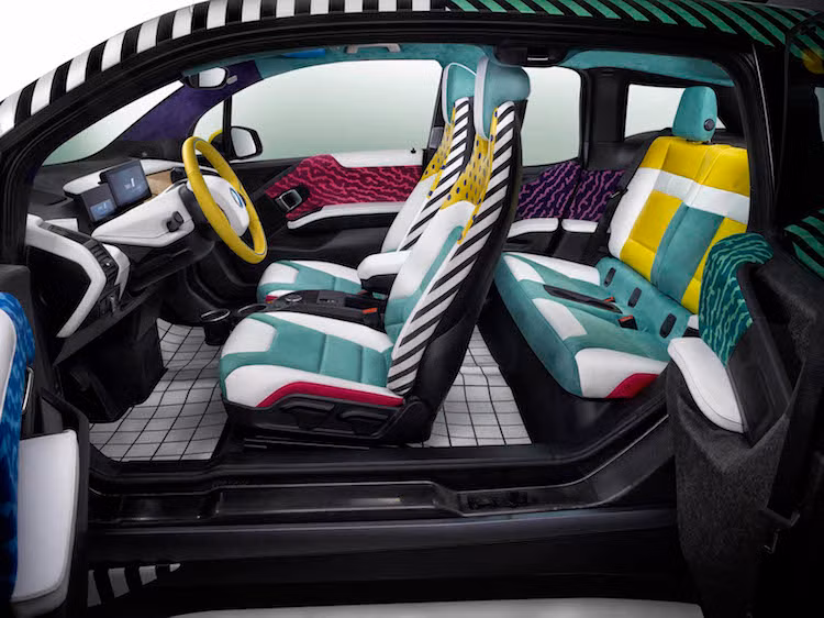 Dù đầy màu mè nhưng trên thực tế, nội thất của những chiếc xe nghệ thuật này vẫn đầy cao cấp khi Garage Italia Customs đã lựa chọn những vật liệu chất lượng cao cho những chiếc xe. Trong đó, các ghế ngồi cùng panel nội thất đều được bọc da cùng Alcantara và vải cao cấp, được xử lý đặc biệt để có thể in những họa tiết gây "ảo giác".