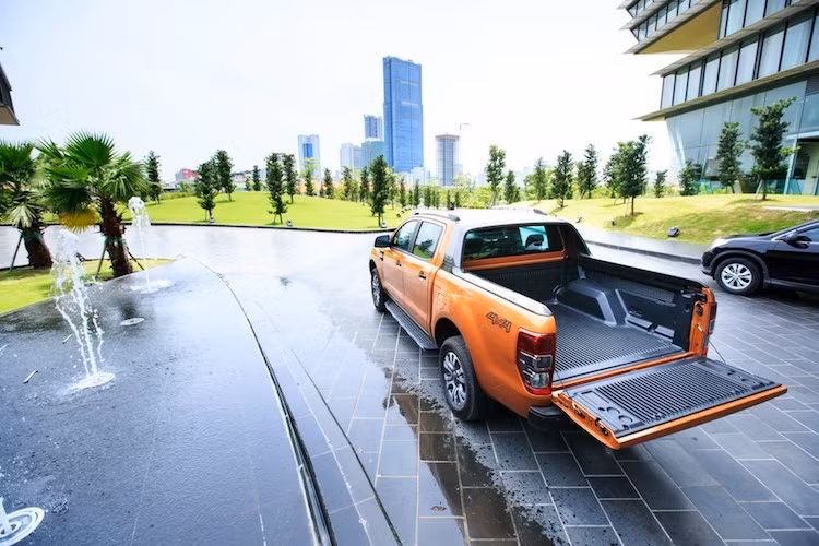 Do phiên bản nâng cấp giữa vòng đời của Ranger mới chỉ được giới thiệu trên Thế giới vào đầu năm 2015 và bán ra ở Việt Nam vào tháng 8 cùng năm, chính vì vậy đợt triệu hồi này của Ford Việt Nam sẽ ảnh hưởng tới cả phiên bản cũ của dòng xe. Mặc dù vậy, số lượng 2 phiên bản trước và sau facelift của Ranger bị triệu hồi có thể sẽ tương đương nhau khi Ranger liên tục có doanh số rất cao kể từ khi có bản nâng cấp.