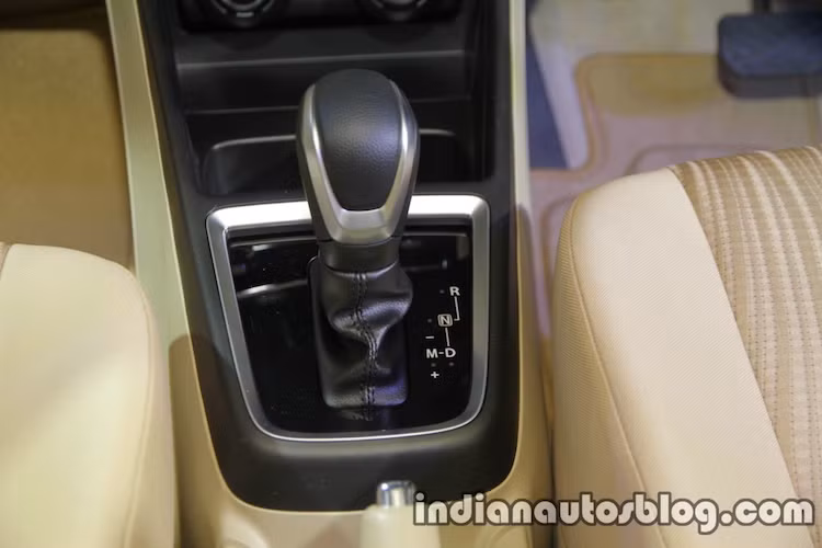 Tùy từng phiên bản, Dzire sẽ được trang bị hộp số sàn 5 cấp hoặc tự động 5 cấp. Các trang bị an toàn của chiếc xe ở mức cơ bản trên tất cả các phiên bản với phanh ABS và 2 túi khí cho hàng ghế trước. Giống như Swift, Dzire dựa trên cơ sở khung sàn Heartect mới của Suzuki với thép siêu cường.