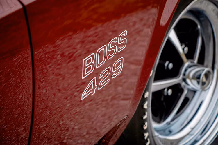 Chỉ được sản xuất trong 2 năm với số lượng 1358 chiếc, vào đầu thập niên 70 mỗi chiếc Mustang Boss 429 có giá khởi điểm 4885,26 USD - tương đương 32.426 USD nếu quy đổi theo tỷ giá hiện tại. Ngày nay, Mustang Boss 429 đã trở thành một trong những dòng xe "cơ bắp" đắt giá nhất.