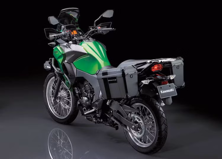 Với giá bán khởi điểm từ hơn 140 triệu đồng, Kawasaki Versys-X 300 sẽ là một sự lựa chọn hợp lý dành cho những biker mê "phượt" tại Việt Nam khi các dòng xe adventure chuyên nghiệp khác đang có mặt trên thị trường đều có động cơ trên 600 cc và mức giá vài trăm triệu đồng. Mức giá này cũng chỉ đắt hơn một chút so với Ninja 300/Z300 và rẻ hơn Yamaha R3 hay KTM Duke 390/RC390.