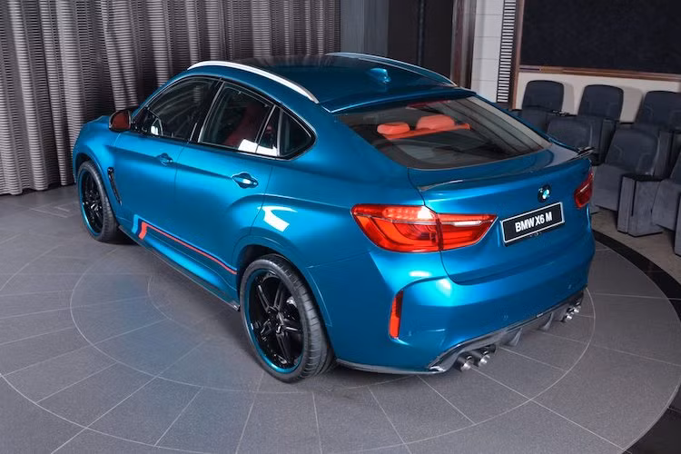 Với một loạt "đồ chơi" hàng hiệu, chiếc X6M của tay chơi Ả Rập đã trở nên thể thao và ấn tượng hơn cả phiên bản gốc.