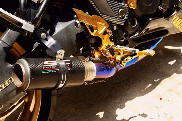 Khối động cơ 150 cc SOHC xi-lanh đơn, làm mát bằng không khí nguyên bản của FZ-S vẫn được chủ xe giữ nguyên, cho công suất 12,9 mã lực và mô-men xoắn cực đại 12,8 Nm. Tuy nhiên, tiếng nổ của xe đã trở nên uy lực hơn nhờ cây pô SC Project GP lon ngắn và cổ pô full titan.