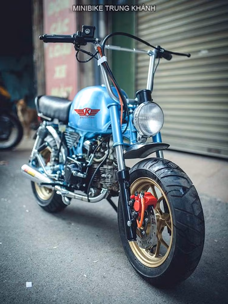 Có số lượng khá hiếm tại Việt Nam, tuy nhiên Honda Gorilla vẫn được xưởng độ "chuyên trị" minibike Trung Khánh tại Hà Nội lôi ra "chế cháo". Sau khi độ lại, chiếc xe vẫn giữ kiểu dáng đặc trưng của Gorilla nhưng đồng thời có sức mạnh và vẻ ngoài ấn tượng hơn.
