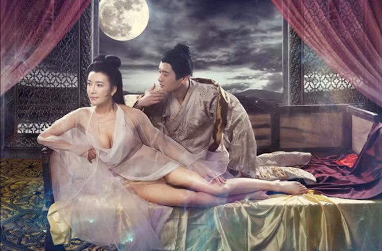 “Tân Kim Bình Mai 3D” gây sốc cho khán giả ngay từ khi mới khởi quay bởi tạo hình gợi cảm của nữ chính.