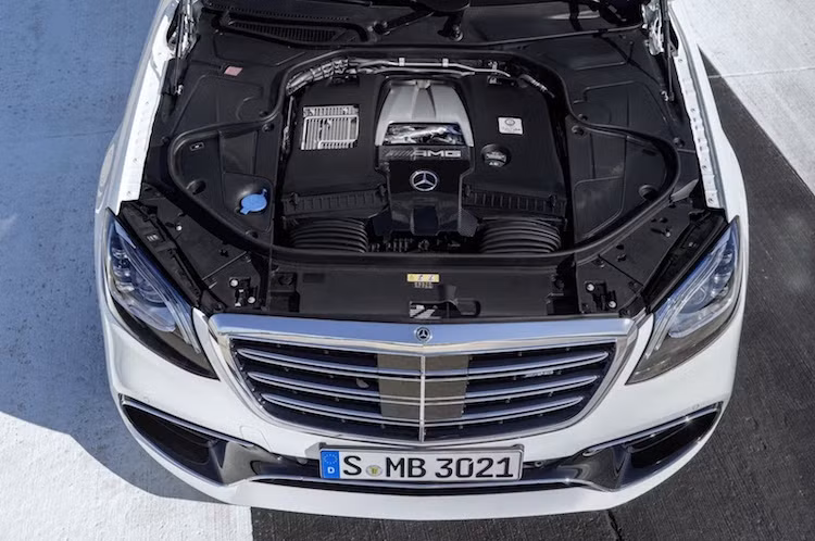 Phiên bản S63 AMG đã có sự thay đổi lớn về hệ động lực khi được trang bị động cơ 4.0 V8 tăng áp kép có công suất tối đa 612 PS và mô-men xoắn cực đại 900 Nm, với tính năng ngắt xi-lanh khi không cần thiết. Bên cạnh đó, hộp số 7 cấp cũng được thay bằng loại 9 cấp AMG SPEEDSHIFT MCT mới.