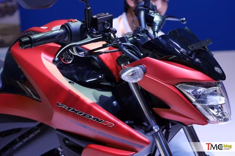 Với thế hệ mới này, phiên bản Vixion đáng lưu tâm nhất là bản thể thao R. Về cơ bản, Vixion R chính là một chiếc R15 thế hệ mới trong "hình hài" naked bike khi chiếc xe cũng sở hữu động cơ SOHC 4 van 155,1 cc với công suất 19,04 mã lực tại 10.000 rpm kèm mô-men xoắn cực đại 14,7 Nm. Các công nghệ như van biến thiên VVA hay hộp số 6 cấp có ly hợp chống trượt slipper clutch cũng xuất hiện trên chiếc xe.