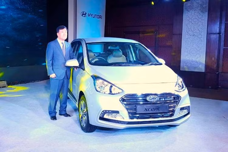 Còn được bán với tên gọi Xcent tại thị trường Ấn Độ, phiên bản xe hạng B Hyundai Grand i10 Sedan 2017 nâng cấp lớn giữa vòng đời (facelift) với nhiều thay đổi lớn về thiết kế ngoại thất đã vừa được Hyundai ra mắt chính thức vào chiều ngày 20/4/2017. Chiếc xe sẽ có tổng cộng tới 11 phiên bản cấu hình khác nhau.