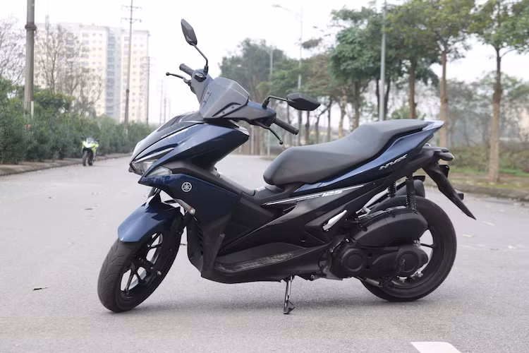 Ra mắt thị trường Đông Nam Á vào đầu tháng 11 và chính thức bán ở Việt Nam với phiên bản 155 cc từ cuối năm 2016, mẫu xe ga Yamaha NVX đã nhanh chóng được nhiều người lựa chọn do nhiều ưu điểm nổi bật và giá bán tương đối hợp lý. Tuy nhiên chỉ sau một thời gian trên thị trường, mẫu xe này đã nhận được nhiều phàn nàn về phuộc sau.