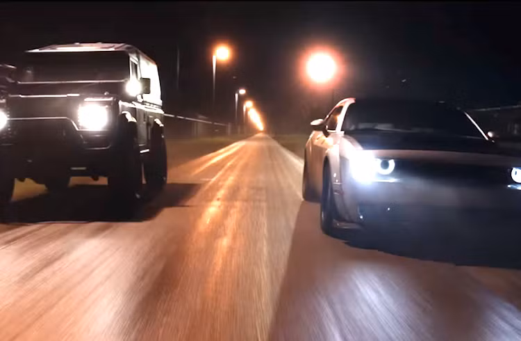 Trong cảnh hành động đầu tiên có sự xuất hiện của toàn bộ dàn diễn viên chính diện, mọi thành viên trong "gia đình" của Dom đã lái chiếc xe khủng cơ bắp mới nhất Dodge Challenger Demon để cướp chiếc máy phá sóng EMP công suất cao tại Đức. Riêng tay cảnh sát "cơ bắp" Luke Hobbs do "The Rock" Dwayne Johnson thủ vai chạy chiếc Land Rover Defender độ offroad.