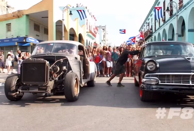 Ngay từ cảnh mở đầu ở Cuba, khi Dom cùng người vợ của anh là Letty đang hưởng tuần trăng mật tại Cuba, người xem đã được chứng kiến anh sử dụng một chiếc xe Chevrolet Fleetline đời 1950 "nát" và chiến thắng một cuộc đua. Dom đã "lột bỏ" gần như toàn bộ chiếc xe để giảm trọng lượng, độ tăng áp Turbonetics, trang bị hệ thống nitơ NOS và lắp hộp số của... máy cày với 4 tiến và 4 số lùi, giúp xe có thể chạy lùi với tốc độ cao.