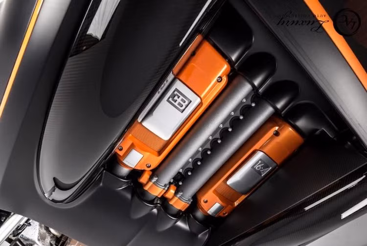 Giống như phiên bản Supersport khác, Bugatti Veyron Grand Sport Vitesse dùng động cơ 16 xi-lanh W16, dung tích 8.0 lít, tăng áp kép, sản sinh công suất tối đa 1.200 mã lực và mô-men xoắn cực đại 1.500 Nm. Xe có thể tăng tốc từ 0-100 km/h trong 2,5 giây và đạt vận tốc tối đa 408,84 km/h.