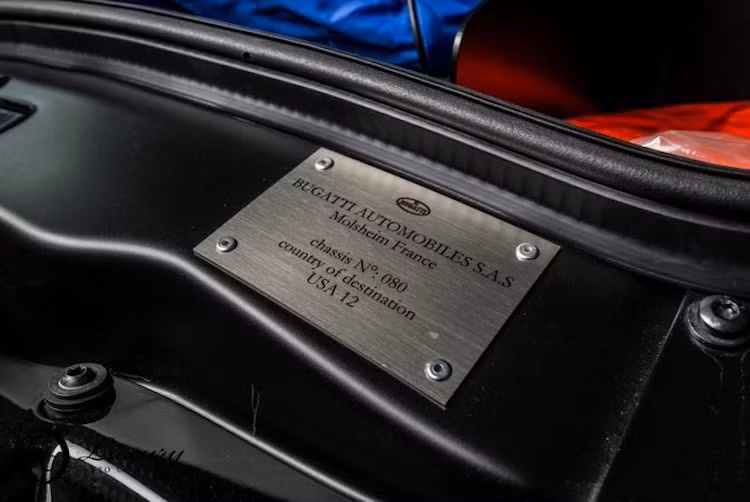 Sau 4 năm, nhà vô địch boxer mới chỉ đi được 1675 km với chiếc Grand Sport Vitesse này. Hiện tịa chiếc xe đang được rao bán bởi showroom Luxury Auto Collection tại Arizona, Mỹ với giá 3,95 triệu USD (tương đương 89,6 tỷ đồng).