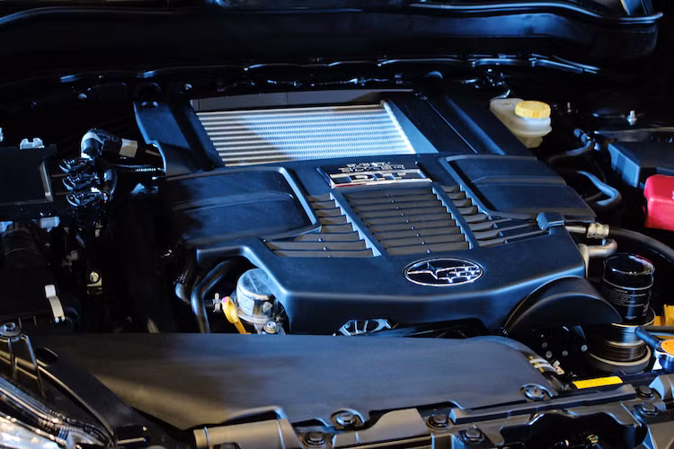 Tại Việt Nam, phiên bản Forester 2.0i-L cơ bản được trang bị động cơ 4 xi-lanh nằm ngang Boxer DOHC 16 van với tên mã FB20, có công suất tối đa 150 mã lực và mô-men xoắn cực đại 198 Nm, tiêu thụ trung bình 8,2l/100 km. Phiên bản 2.0XT cao cấp có động cơ FA20 phun nhiên liệu trực tiếp đạt công suất 241 mã lực/350 Nm cùng mức tiêu thụ 8,5l/100 km.