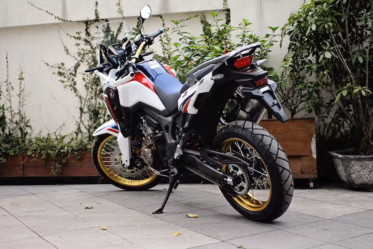 Chiếc Africa Twin DCT 2017 đầu tiên được đưa về Việt Nam dưới dạng xe nhập nguyên chiếc từ Nhật bởi showroom môtô PKL tại Hà Nội. Hiện tại, chiếc xe chưa có giá bán chính thức tại Việt Nam. Tại Nhật, phiên bản này có giá 1,5 triệu Yen, chính vì vậy nhiều khả năng giá của chiếc xe sẽ nằm trong khoảng trên dưới 700 triệu đồng sau khi cộng đủ các loại thuế và chi phí khác nhau.