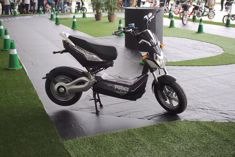 Có các trang bị như Crazy Bull 2, nhưng mẫu xe cao cấp nhất của Pega với tên gọi Trans sở hữu thiết kế ấn tượng hơn, lấy cảm hứng từ các robot trong loạt phim "bom tấn" Transformers. So với Crazy Bull, chiếc xe cũng có ưu điểm nổi ba được nâng cấp lên lốp không săm, hạn chế sự cố do xe cán phải đinh nhọn.