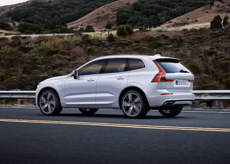 Theo Volvo, XC60 là một trong những mẫu xe an toàn nhất từng được sản xuất với các công nghệ hỗ trợ thông minh như hệ thống hỗ trợ an toàn trong thành phố City Safety, hệ thống tránh va chạm với xe ngược chiều hay nhận biết điểm mù... Các trang bị an toàn thụ động cũng được Volvo quan tâm.