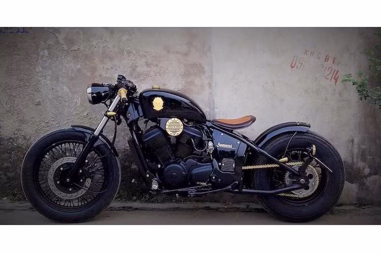 Có tên mã là VLX400 và được ra mắt lần đầu vào năm 1997, mẫu xe môtô Honda Steed 400 là một mẫu cruiser thuộc "gia đình" Shadow của Honda. Tại Việt Nam, mẫu xe này đã được nhập hải quan chính ngạch với số lượng tương đối nhiều trong cuối thập niên 90 của Thế kỷ 20. Với kiểu dáng cruiser nguyên bản, chiếc xe thường được dân chơi Việt độ lại với dáng bobber cá tính.