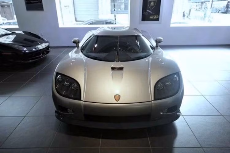 Dự án CCX đã được Koenigsegg phát triển với mục đích tạo ra một chiếc xe có thể đáp ứng được mọi tiêu chuẩn an toàn và môi trường của các quốc gia và vùng lãnh thổ trên Thế giới. Chính vì vậy, chiếc xe là mẫu Koenigsegg đầu tiên được bán trên toàn cầu và có thể đủ điều kiện lưu hành ở bất kỳ quốc gia nào.