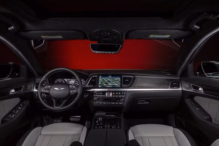 Ở bên trong nội thất, Genesis G80 Sport cũng có một loạt các chi tiết mang phong cách thể thao và khác biệt so với các phiên bản thường. Trong đó, cabin của chiếc xe đã được ốp trang trí bằng sợi carbon, vô-lăng được thay bằng loại thể thao, bàn pedal bằng hợp kim nhôm có vân chống trượt, ghế ngồi ôm lưng.