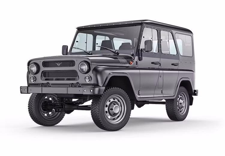 Cả 3 mẫu xe của UAZ bán tại Việt Nam sẽ được hưởng chính sách bảo hành 5 năm hoặc giới hạn 100.000 km (tùy điều kiện nào đến trước). Trong tháng 4/2017, tất cả khách hàng đặt mua xe UAZ đều nhận được gói khuyến mãi miễn phí dán phim cách nhiệt tại đại lý AutoK.