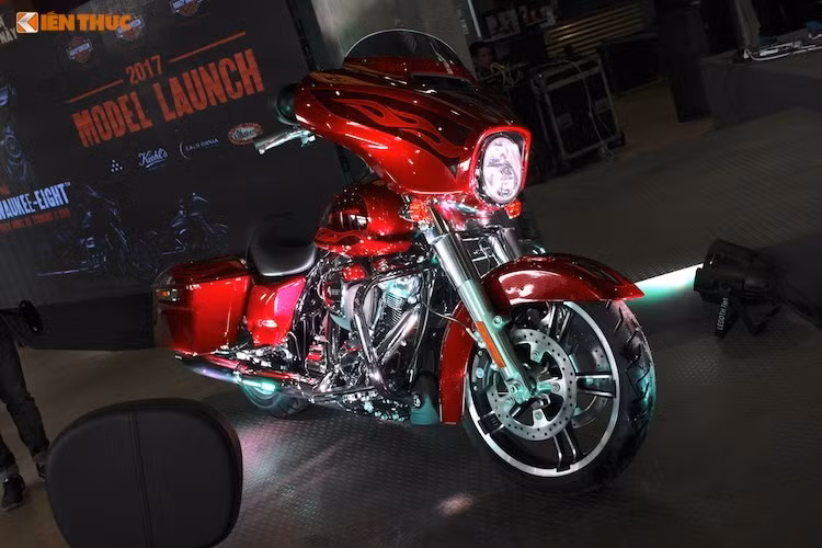 Hãng xe còn lại lần đầu xuất hiện chính là "ông lớn" Mỹ Harley-Davidson. Tại triển lãm VMCS 2017, Harley-Davidson hứa hẹn sẽ đem tới đội hình xe khá "hùng hậu" để trưng bày trước công chúng, với điểm nhấn là các dòng xe với động cơ Milwaukee-Eight thế hệ mới.