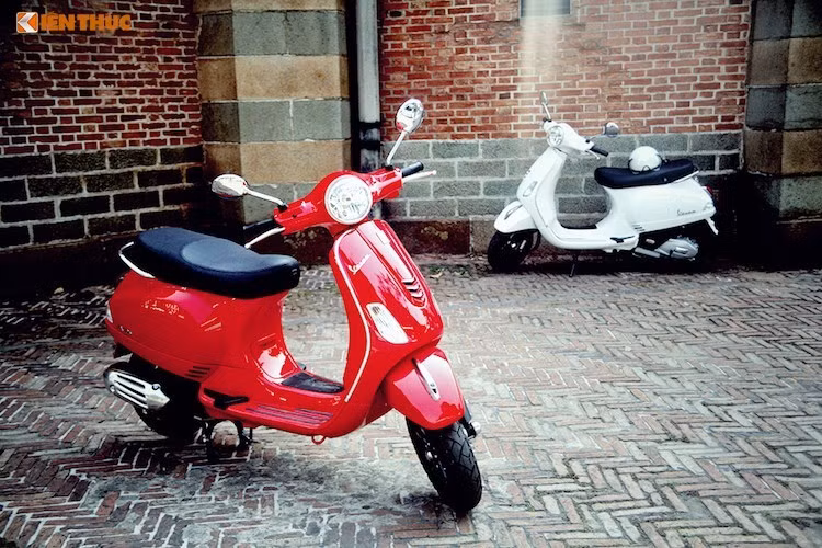 Năm ngoái góp mặt với 2 thương hiệu môtô PKL là Aprilia và Moto Guzzi, tuy nhiên tập đoàn Piaggio sẽ chỉ có khu trưng bày các sản phẩm xe ga của hãng tại VMCS 2017. Toàn bộ các dòng xe Piaggio có mặt tại Việt Nam dự kiến sẽ góp mặt đầy đủ, bao gồm cả chiếc Vespa LX 2017 vừa được ra mắt.