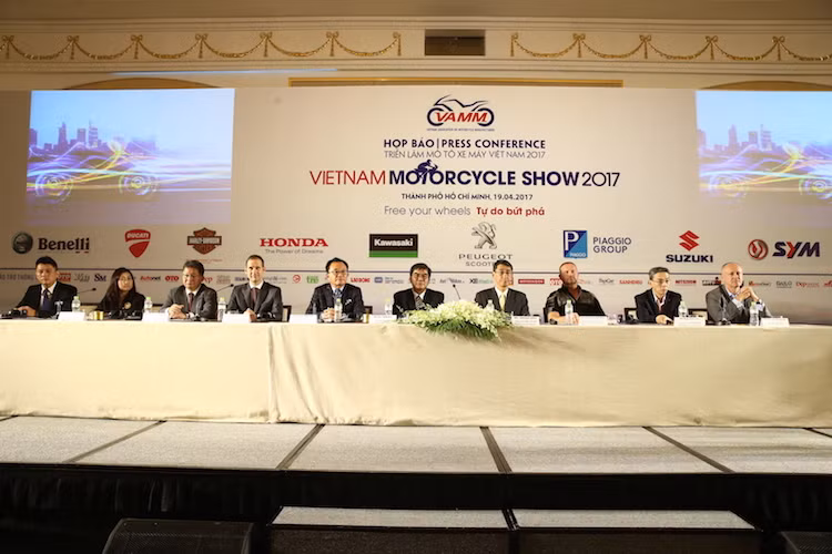 Vào ngày 19/4/2017 tại Sài Gòn, buổi họp báo công bố triển lãm xe máy Việt Nam (Vietnam Motorcycle Show 2017 - VMCS 2017) lần thứ hai đã được tổ chức. Năm nay, triển lãm sẽ mang chủ đề là "Tự do bứt phá" (Free Your Wheels). Được tổ chức lần đầu tiên vào năm 2016, VMCS lần 1 đã thu hút hơn 140.000 lượt khách thăm quan chỉ trong 4 ngày nhờ diện tích trưng bày 9500 m2 và hơn 100 mẫu xe.