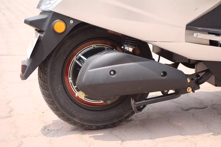 Anbico Diamond được trang bị động cơ điện Ananda thế hệ mới với công suất tối đa 1000W, giúp chiếc xe có thể đạt tốc độ tối đa 45 km/h. Với khối ắc quy của xe, Anbico Diamond có tầm hoạt động 80 km cho mỗi lần sạc.