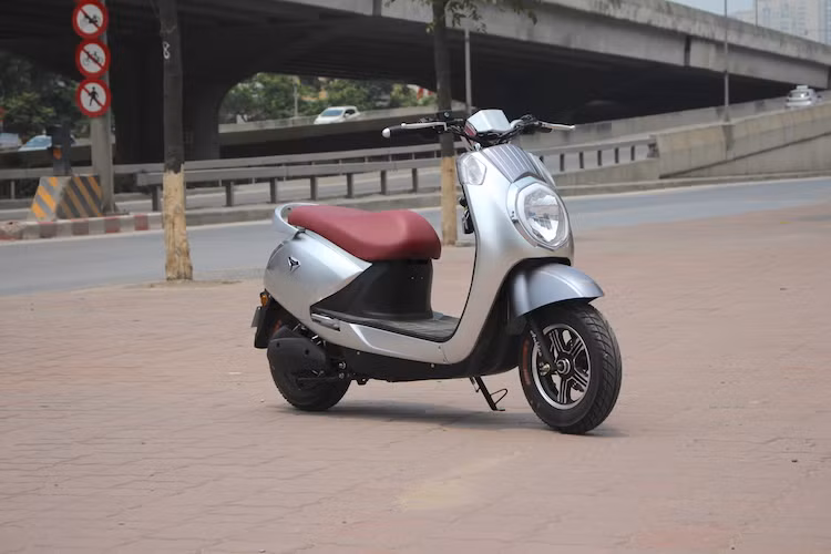 Trong khoảng vài năm trở lại đây, những mẫu xe đạp, xe máy điện đã trở nên "bùng nổ" trên các con phố Việt Nam. Tuy nhiên đa phần trong số chúng đều có kiểu dáng và trang bị đơn giản, hoặc "nhái" thiết kế một mẫu xe máy nào đó. Trên thị trường hiện nay, xe máy điện Anbico Diamond đang là một trong số ít những mẫu xe có thiết kế nguyên bản, không "copy" hay trông tương tự bất kỳ mẫu xe nào khác.