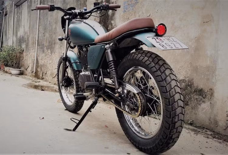 Sau khi được Titan Motorcycles "làm mới" lại, chiếc GN125 với kiểu dáng tracker đã đủ mạnh mẽ và tin cậy để cùng chủ nhân rong ruổi đường trường. Được biết tổng chi phí để hoàn thành bản độ này là khoảng hơn 22 triệu đồng chưa kể "xác xe".