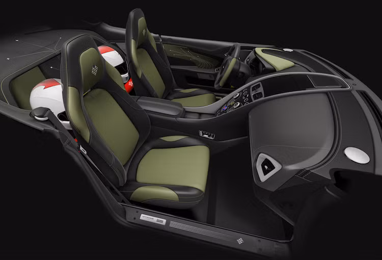 Ở bên trong nội thất, Aston Martin Vanquish S Red Arrow cũng được thiết kế lại theo phong cách hàng không với cabin bọc da màu xanh như trên máy bay biểu diễn. Đội hình bay của đội biểu diễn Hoàng gia Anh được thêu trên tựa đầu mỗi ghế ngồi. Mỗi chiếc xe cũng sẽ đi kèm một bộ phụ kiện gồm mũ bảo hiểm, áo phi công, túi xách và một mô hình xe.