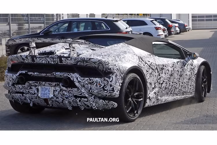 Tương tự như phiên bản coupe, siêu xe Huracan Performante Spyder cũng sẽ được trang bị động cơ V10 5.2l nạp khí tự nhiên với công suất tăng thêm thêm 30 mã lực cùng mô-men xoắn cực đại 40 Nm, đạt 631 mã lực/600 Nm. Xe vẫn sử dụng hệ dẫn động 4 bánh, nhưng có hộp số ly hợp kép được chỉnh sửa lại.