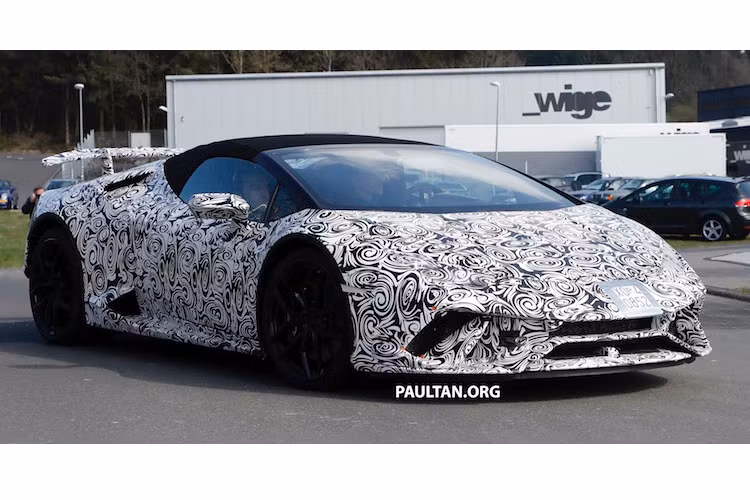 Cũng tương tự như Huracan Performante, phiên bản mui trần Performante Spyder sẽ sở hữu các thay đổi khí động học tương tự như cản trước phong cách Aventador S, các thanh nẹp khí động học nằm giữa 2 bánh xe, cản sau mới và đặc biệt là hệ thống khí động học chủ động Aerodinamica Lamborghini Attiva (ALA) với cánh đuôi cực lớn phía sau.
