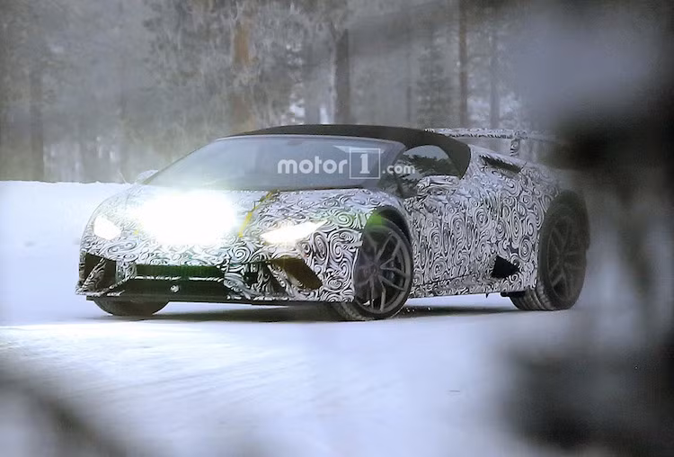 Tại triển lãm Geneva vừa diễn ra vào tháng trước, Lamborghini đã công bố phiên bản hiệu năng cao của dòng siêu xe Huracan là Huracan Performante. Tuy nhiên sắp tới, một phiên bản mui trần với cấu hình tương tự Huracan Performante với tên gọi Lamborghini Huracan Performante Spyder có thể sẽ tiếp tục được hãng siêu xe Ý "trình làng".