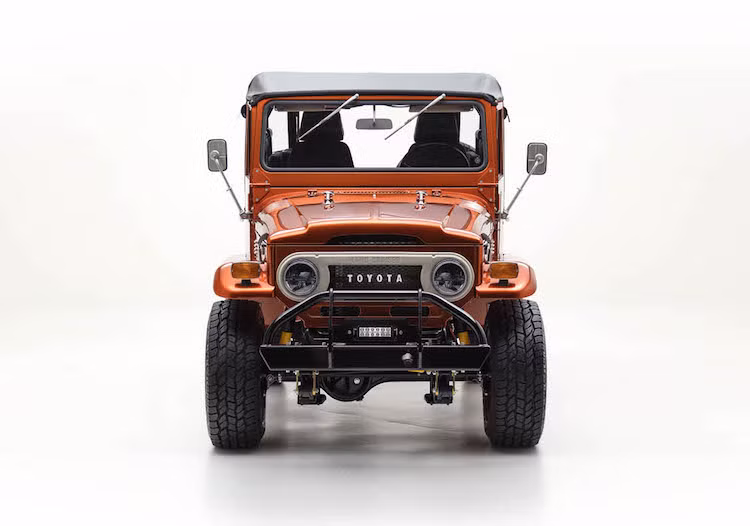 Dự án phục chế mới nhất của The FJ Company là một chiếc Land Cruiser FJ40 đời 1972. Khách hàng đặt chiếc xe này đã lấy cảm hứng từ những xe tải đồ chơi Tonka Truck, anh cũng đã từng nhìn thấy cha mình sửa những chiếc FJ40 nguyên bản khi còn nhỏ. Đây là lần đầu tiên The FJ Company phục chế lại một chiếc Land Cruiser 100% từ khung.