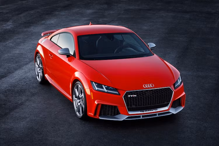 Các phiên bản RS được tạo ra bởi bộ phận Audi Sport của Audi luôn được dân chơi xe đánh giá cao và nằm ở đẳng cấp ngang với BMW M hay Mercedes-AMG. Tại triển lãm ôtô New York sắp diễn ra, phiên bản Audi TT RS 2018 dựa trên dòng xe thể thao Audi TT thế hệ mới sẽ được Audi "trình làng".