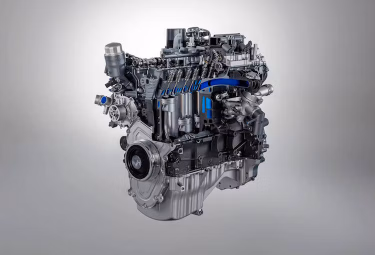 Giống như nhiều dòng xe khác của hãng xe sang Jaguar, F-Type 2.0l được trang bị động cơ 4 xi-lanh thẳng hàng tăng áp với tên gọi Ingenium, sở hữu dung tích xi-lanh 2 lít. Động cơ này có công suất tối đa 296 mã lực và mô-men xoắn cực đại 399 Nm - chỉ yếu hơn phiên bản V6 nạp khí tự nhiên 44 mã lực.