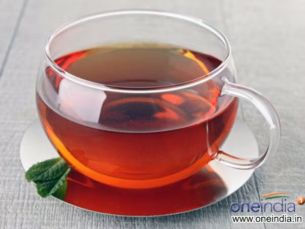 Trà bạc hà. Trà bạc hà làm thư giãn cơ, các dây thần kinh và cũng giúp giảm cơn đau đầu hiệu quả.