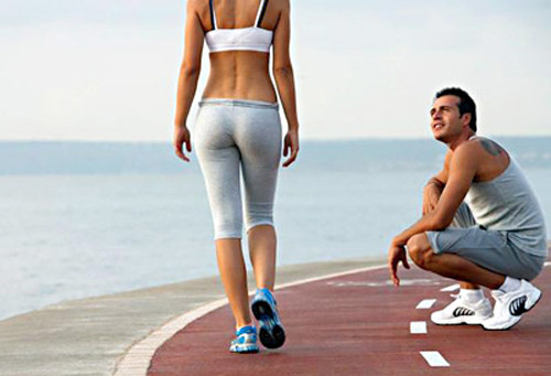 Phụ nữ thích được khen có vòng 3 hấp dẫn. Nếu bạn muốn cô gái của mình cảm thấy vui vẻ, hãy khen cô ấy có một bộ “bàn tọa” tuyệt vời. Theo nghiên cứu của tạp chí Women’s Health thì phụ nữ đặc biệt thích được người khác giới dành những lời khen tặng về vòng 3 của họ, hơn cả ngực, eo và đôi chân.