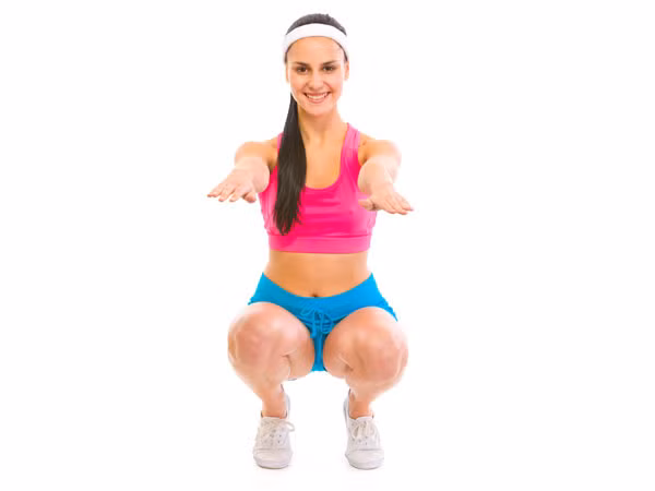 Ngồi xổm. Đứng thẳng người. Hai chân mở rộng bằng vai. Hai tay để xuôi theo cơ thể. Gập gối hạ thấp cho cơ thể xuống thấp giống tư thế ngồi xổm sao cho hai đùi song song với sàn tập. Hai tay gập khuỷu đưa về phía trước ngang ngực, cánh tay nắm lại hướng vào trong. Giữ tư thế này 3 giây rồi đưa cơ thể trở về tư thế ban đầu. Thực hiện động tác 10 lần. Thực hiện động tác này 30 phút mỗi ngày, 3 lần/tuần để giảm mỡ chân nhanh.